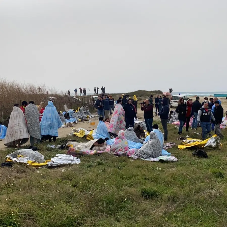 Naufragio di Cutro, il 21 luglio si decide sul rinvio a giudizio dei sei militari accusati dei ritardi nei soccorsi