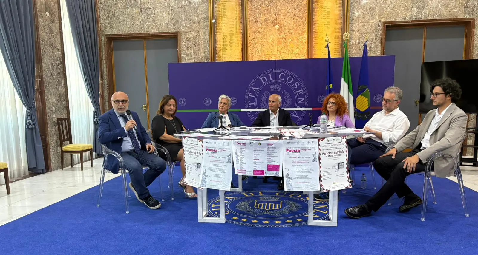 A Cosenza la poesia scende in piazza: torna il Festival tra parole e senso di comunità\n
