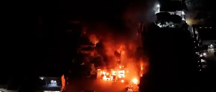 Cetraro, con l'incendio ai mezzi di Ecologia Oggi la criminalità dichiara guerra alle istituzioni\n