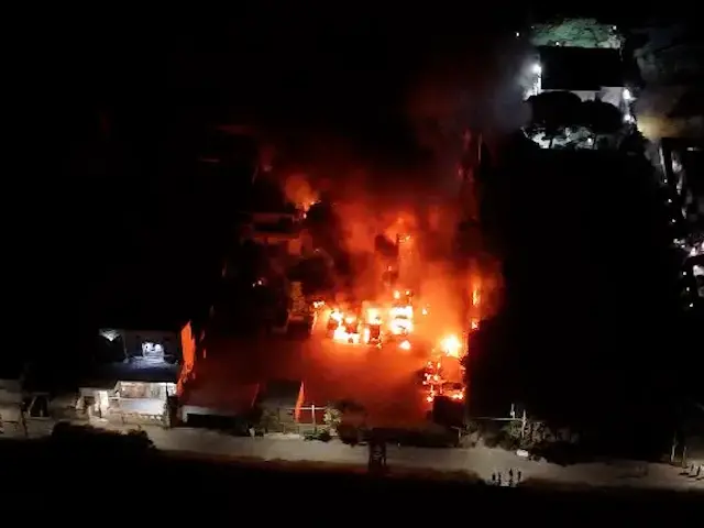 Cetraro, con l'incendio ai mezzi di Ecologia Oggi la criminalità dichiara guerra alle istituzioni