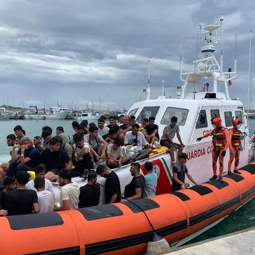 Migranti, cambia la rotta: dalla Libia a Roccella Jonica, nuova ondata di sbarchi nella Locride\n