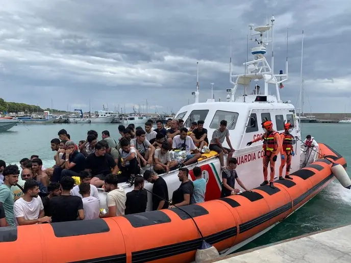 Migranti, cambia la rotta: dalla Libia a Roccella Jonica, nuova ondata di sbarchi nella Locride