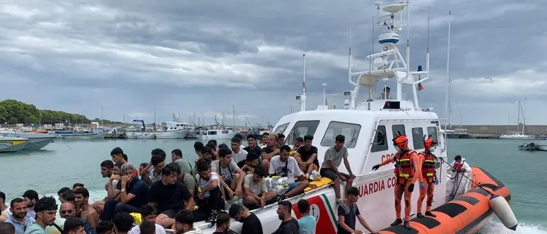 Migranti, cambia la rotta: dalla Libia a Roccella Jonica, nuova ondata di sbarchi nella Locride\n