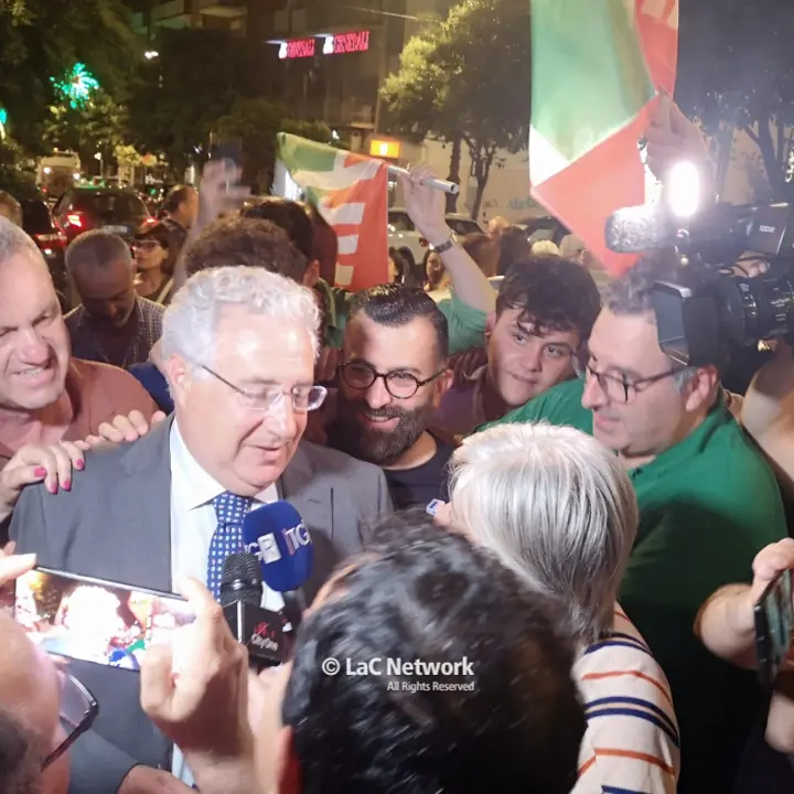Ballottaggio a Lamezia Terme, Murone vince con il 54,73%: «Daremo alla città ciò che le abbiamo promesso»\u00A0– LIVE\n