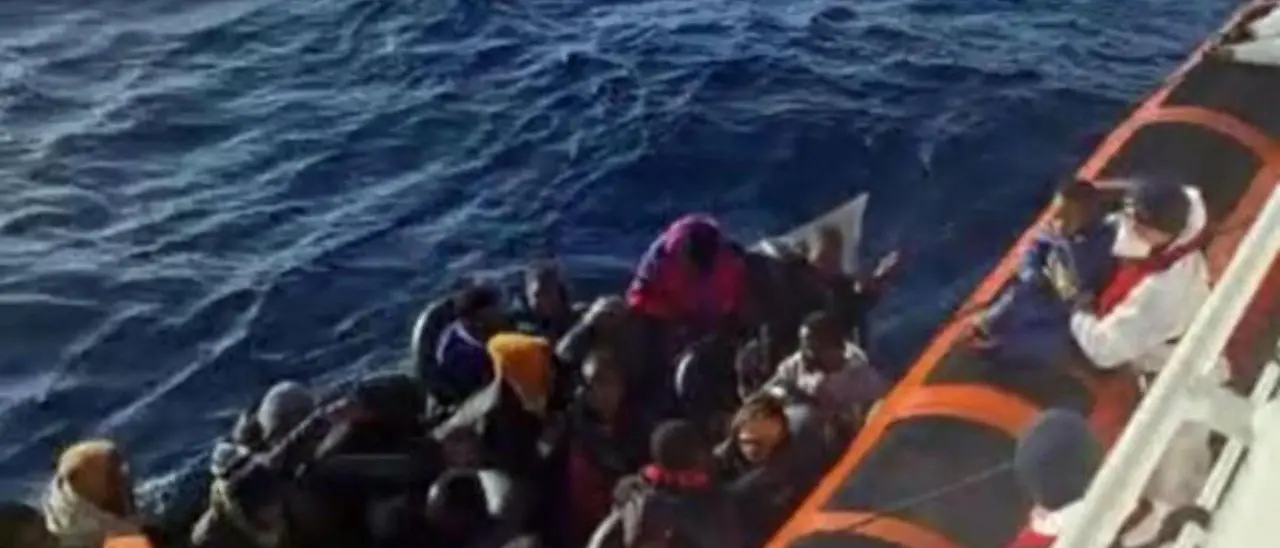 Ancora sbarchi in Calabria, in poche ore due diversi arrivi di migranti nei porti di Crotone e Roccella Jonica\n