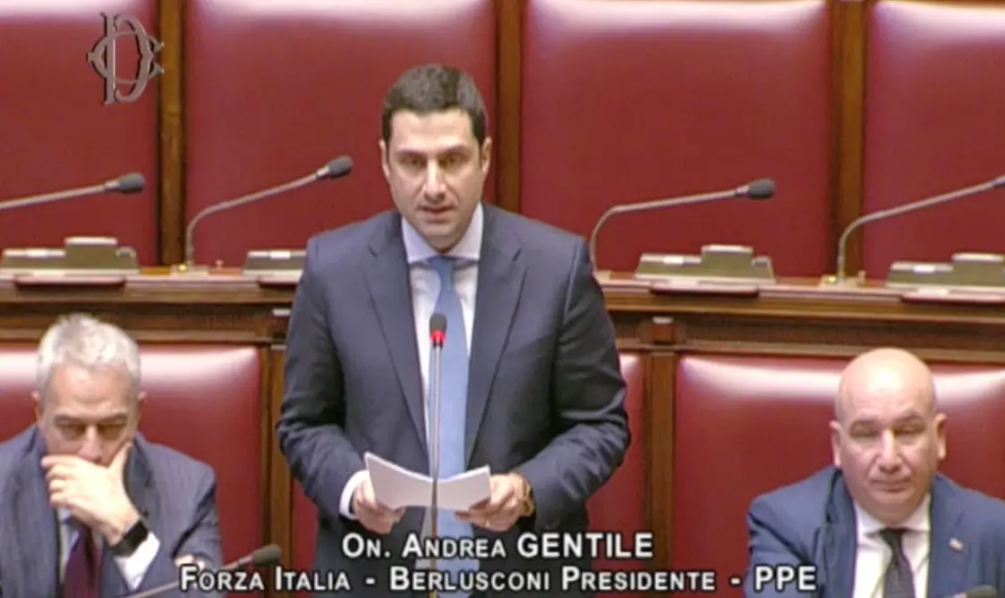 Razzismo da parte delle forze dell’ordine italiane,\u00A0Gentile (Fi)\u00A0contro il rapporto Ue: «Narrazione distorta»\n