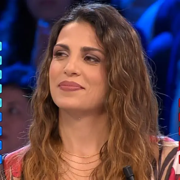 “Affari tuoi”, Natalia da\u00A0Palmi rifiuta 20mila euro e torna a casa solo con 5mila:\u00A0«Esultiamo comunque»\n