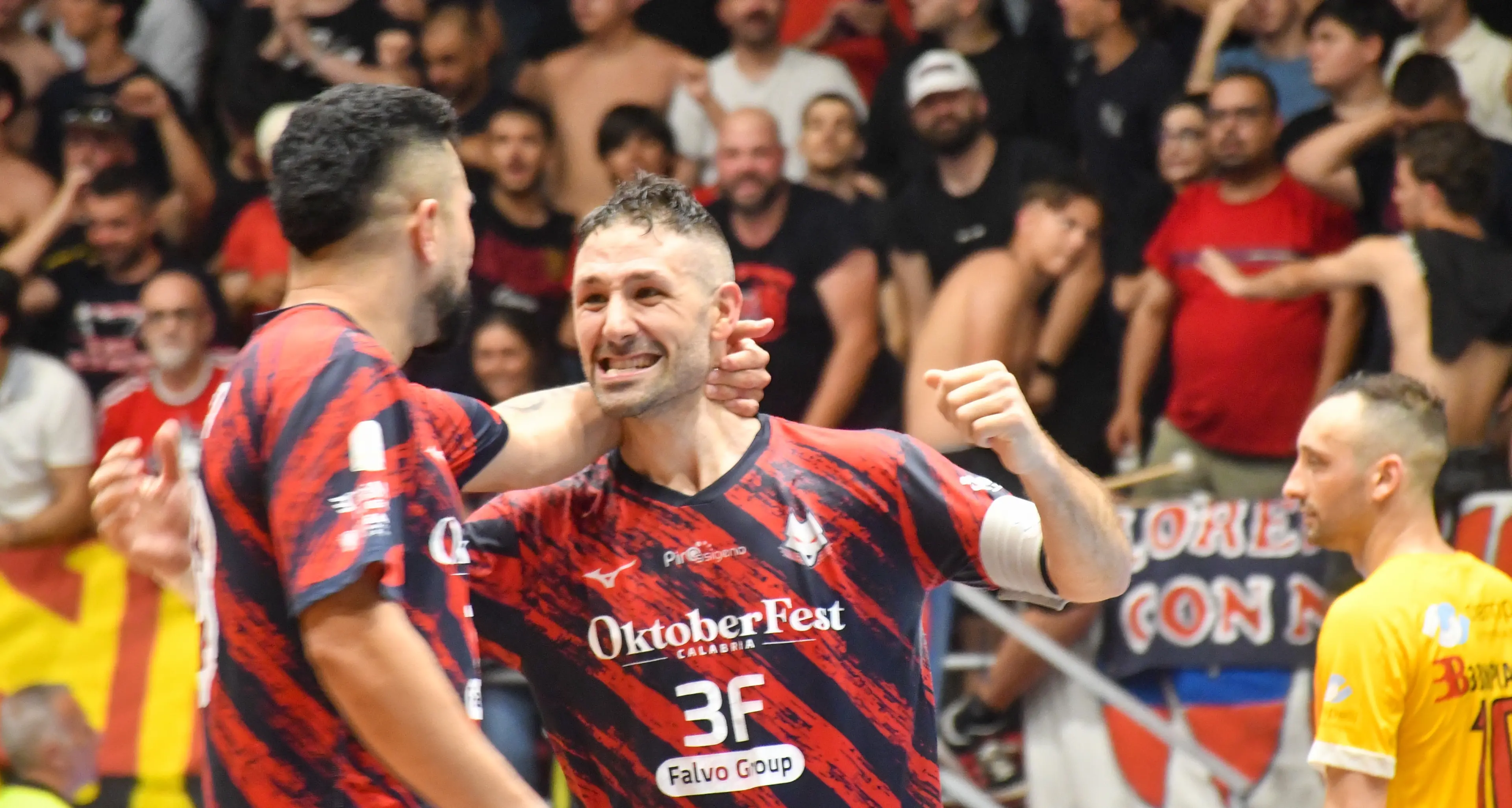 Pirossigeno, è ancora\u00A0Serie A! Rimonta show al PalaCosentia: Petrarca battuto 6-3\n