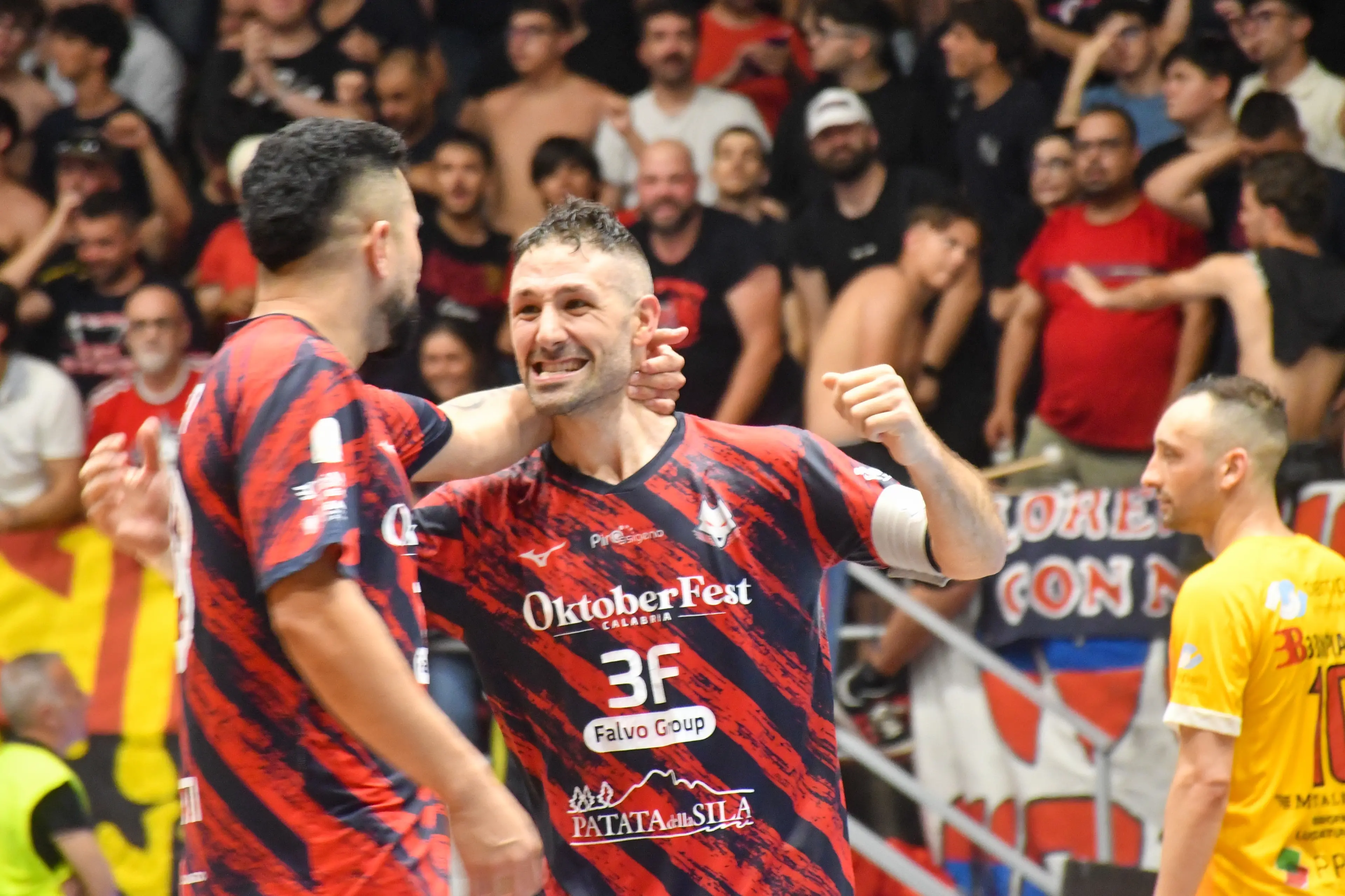 Pirossigeno, è ancora\u00A0Serie A! Rimonta show al PalaCosentia: Petrarca battuto 6-3\n
