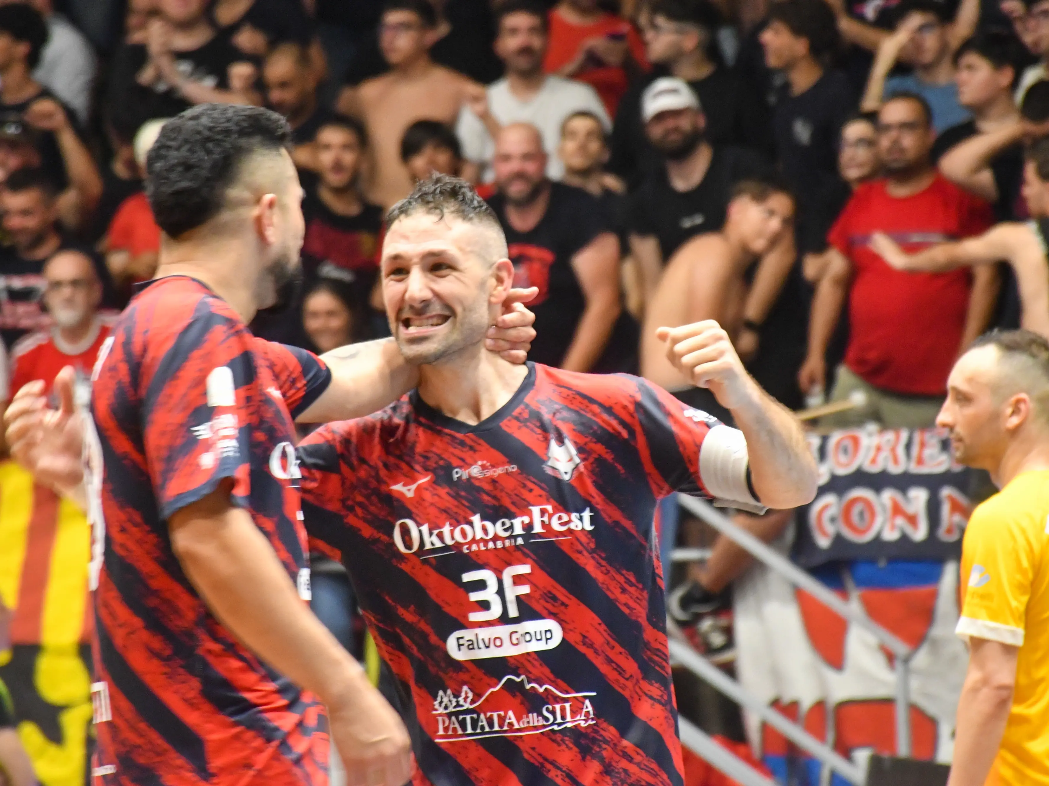 Pirossigeno, è ancora Serie A! Rimonta show al PalaCosentia: Petrarca battuto 6-3