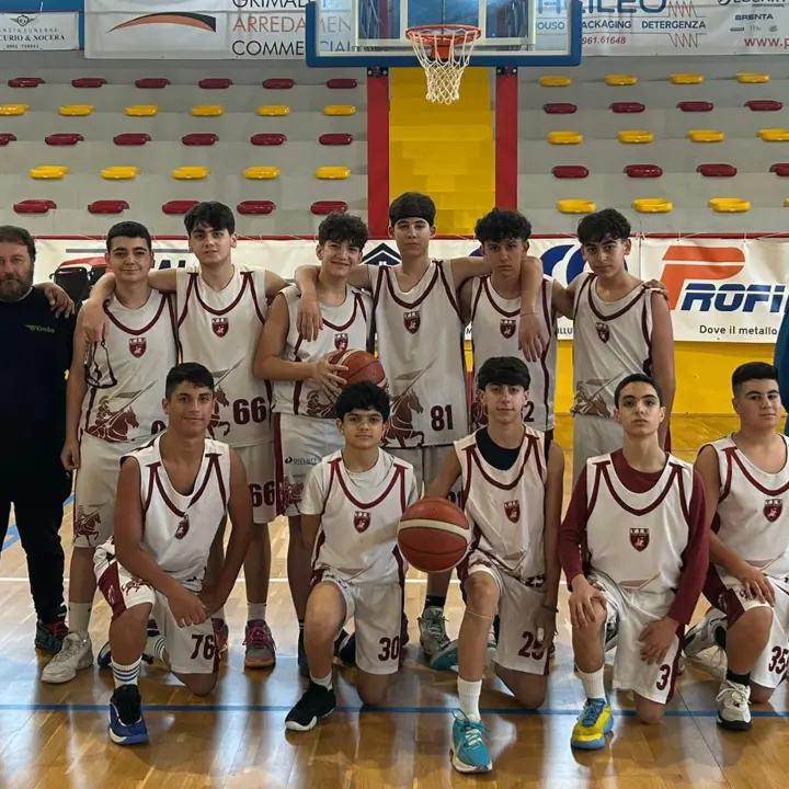 Il meglio del basket giovanile calabrese fa tappa a Catanzaro: quattro team puntano al titolo regionale\n