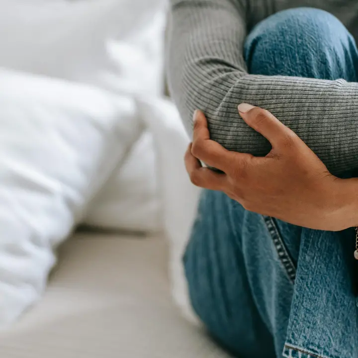 “Noi adulti abbiamo fallito”, il futuro negato dei giovani:\u00A0iperconnessi ma sottopagati e precari\n