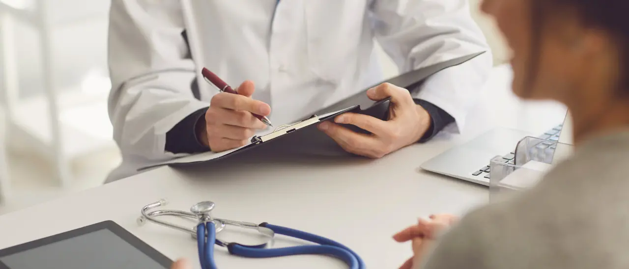 Troppo lunghe le liste d’attesa, 4 milioni di italiani rinunciano a visite ed esami: pesano anche le difficoltà economiche\n