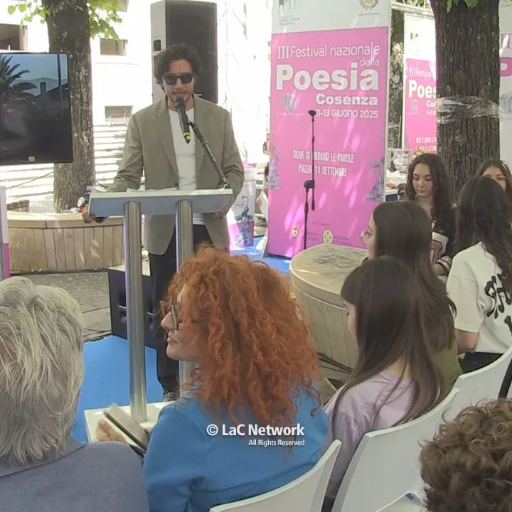 Cosenza per tre giorni Capitale della Poesia: versi e musica in nome della cultura\n