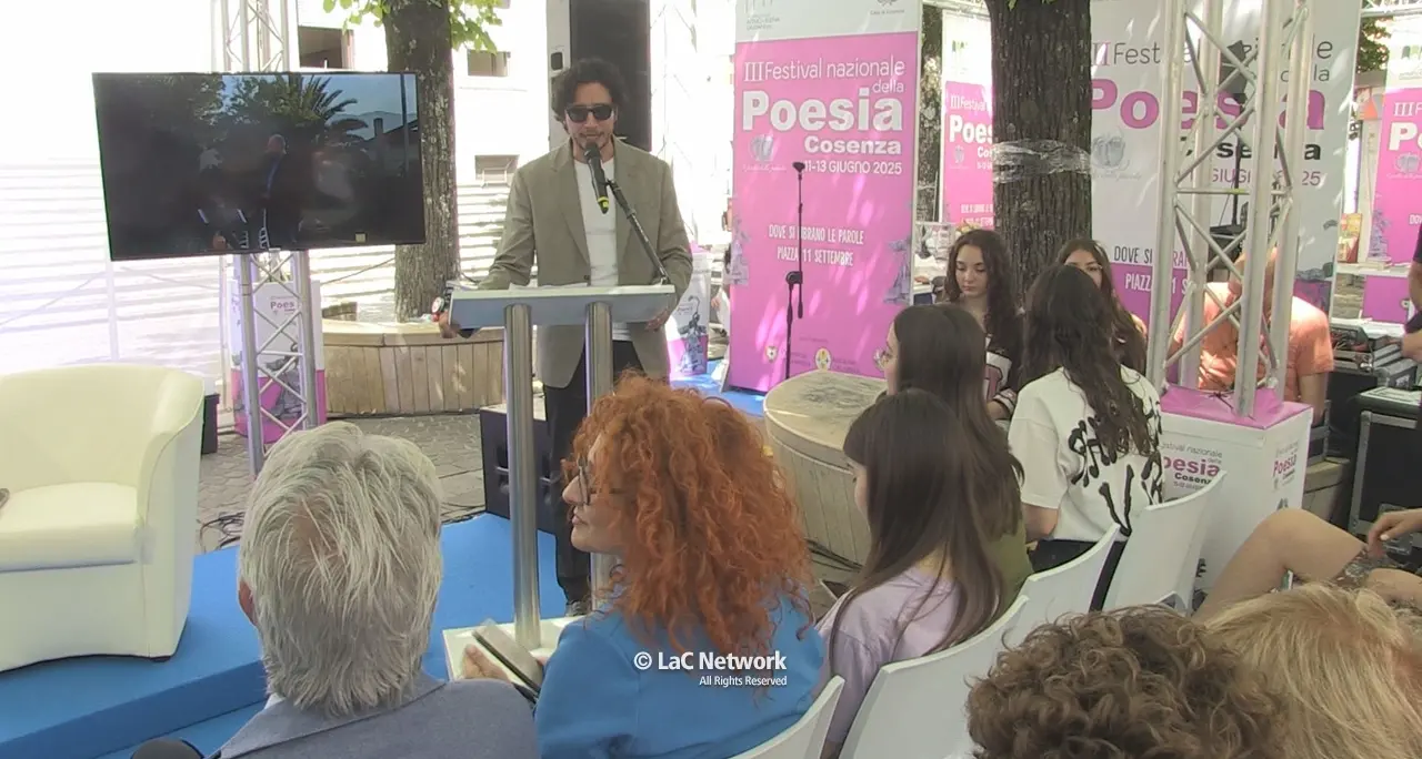 Cosenza per tre giorni Capitale della Poesia: versi e musica in nome della cultura\n