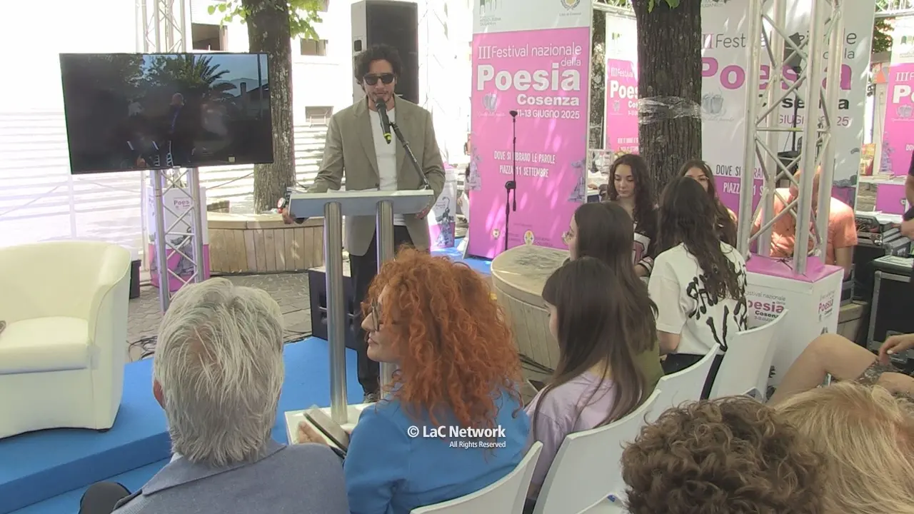 Cosenza per tre giorni Capitale della Poesia: versi e musica in nome della cultura\n