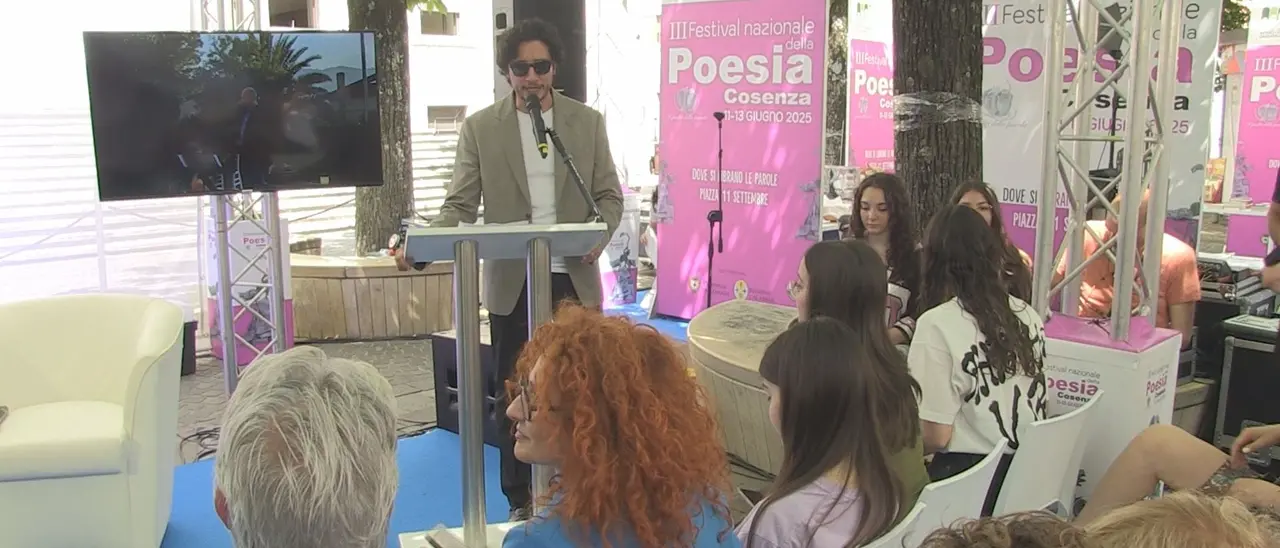 Cosenza per tre giorni Capitale della Poesia: versi e musica in nome della cultura\n