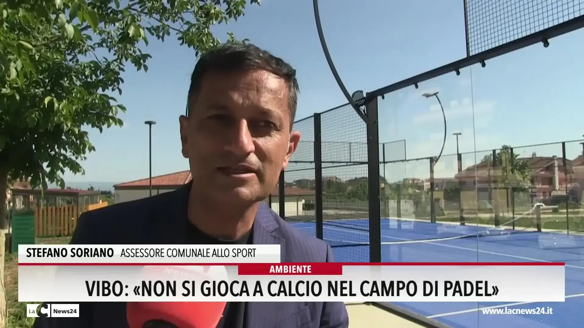 Vibo: «Non si gioca a calcio nel campo di padel»