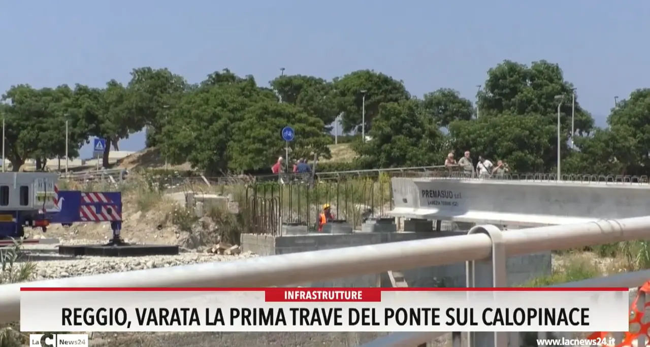 Reggio, varata la prima trave del ponte sul Calopinace