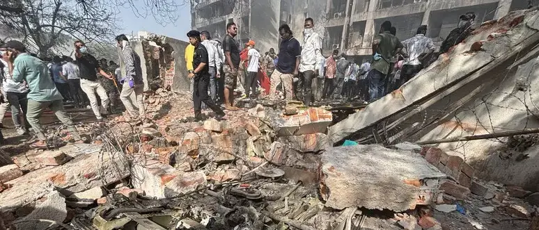 India, aereo diretto a Londra con 242 persone a bordo si schianta dopo il decollo:\u00A0non ci sono sopravvissuti\n