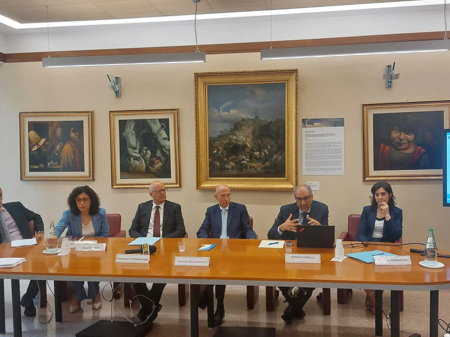 In Calabria aumentano voli e turisti stranieri ma si riduce l’occupazione giovanile: l’analisi di Bankitalia