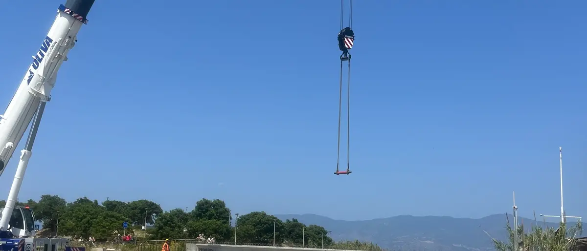 Reggio Calabria, dopo 4 anni di attesa il ponte sul torrente Calopinace prende forma:\u00A0posate le prime travi\u00A0\n