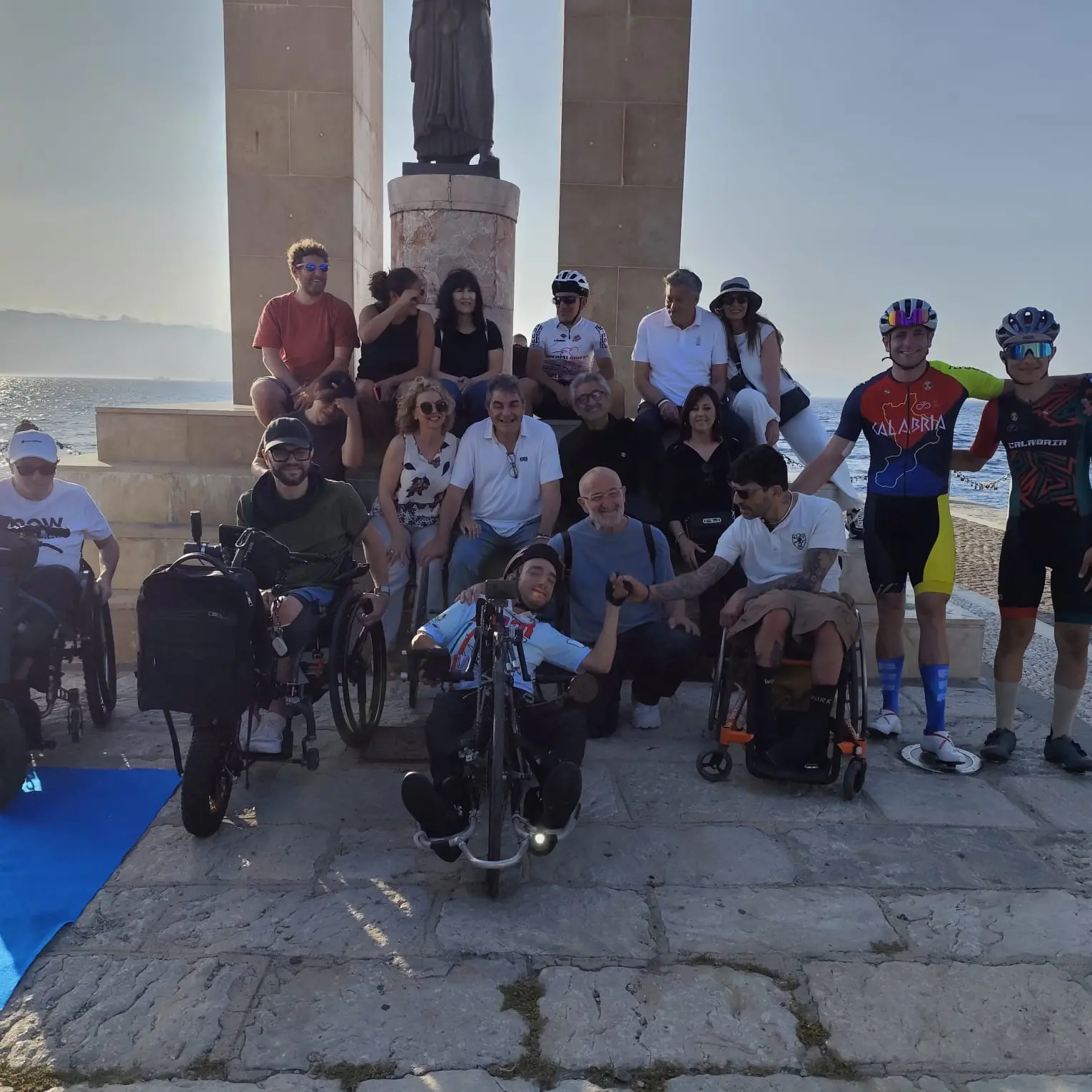 Dopo 12 giorni il brigante in handbike Misasi arriva a Reggio: «Io ce l’ho fatta, devono farcela anche le istituzioni»\n