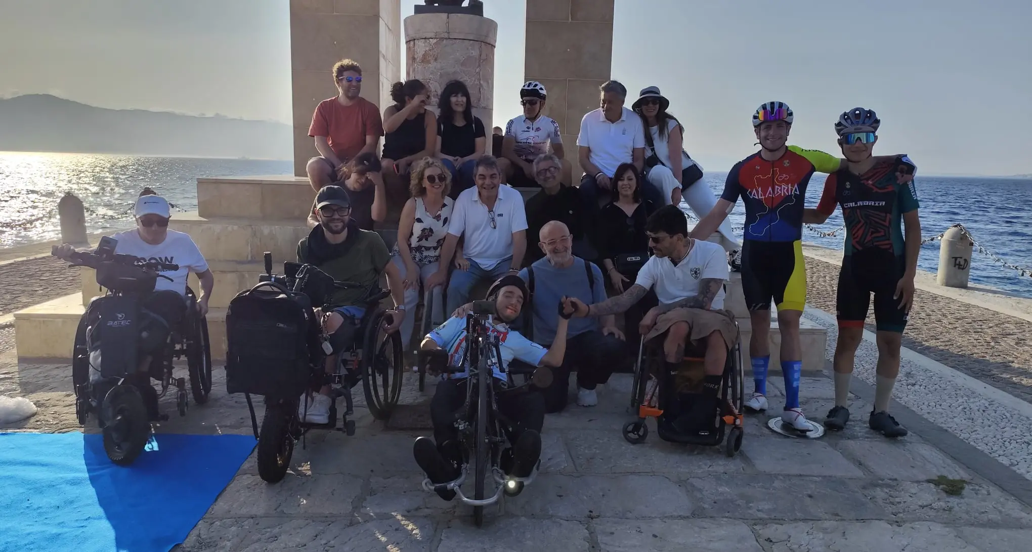 Dopo 12 giorni il brigante in handbike Misasi arriva a Reggio: «Io ce l’ho fatta, devono farcela anche le istituzioni»\n