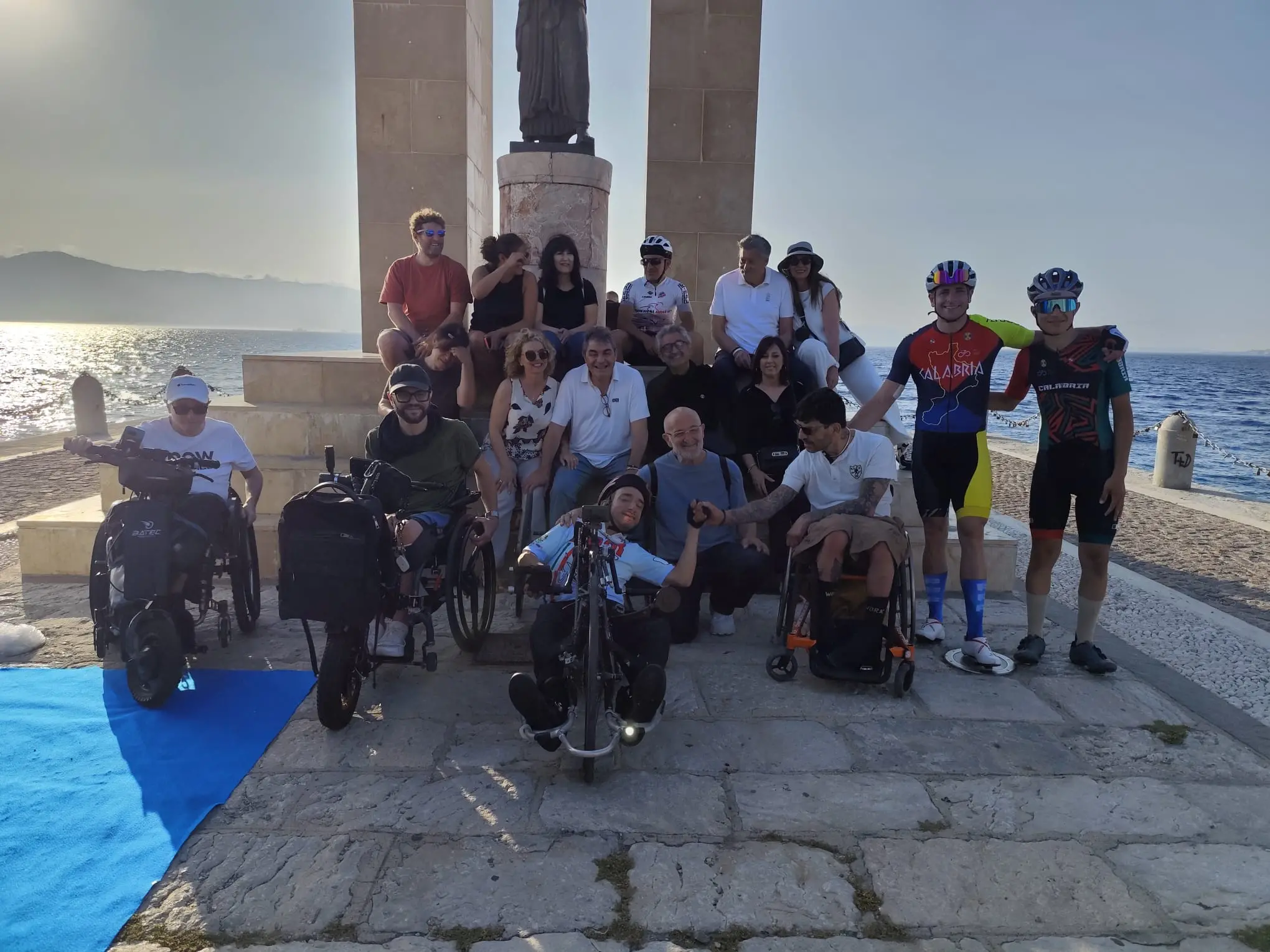 Dopo 12 giorni il brigante in handbike Misasi arriva a Reggio: «Io ce l’ho fatta, devono farcela anche le istituzioni»\n