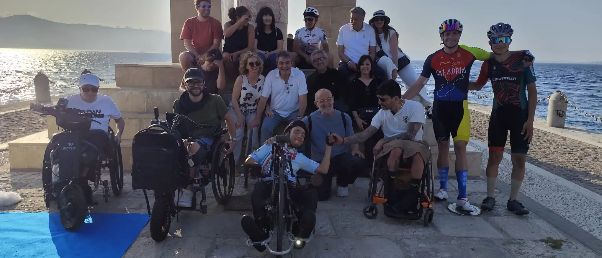 Dopo 12 giorni il brigante in handbike Misasi arriva a Reggio: «Io ce l’ho fatta, devono farcela anche le istituzioni»\n