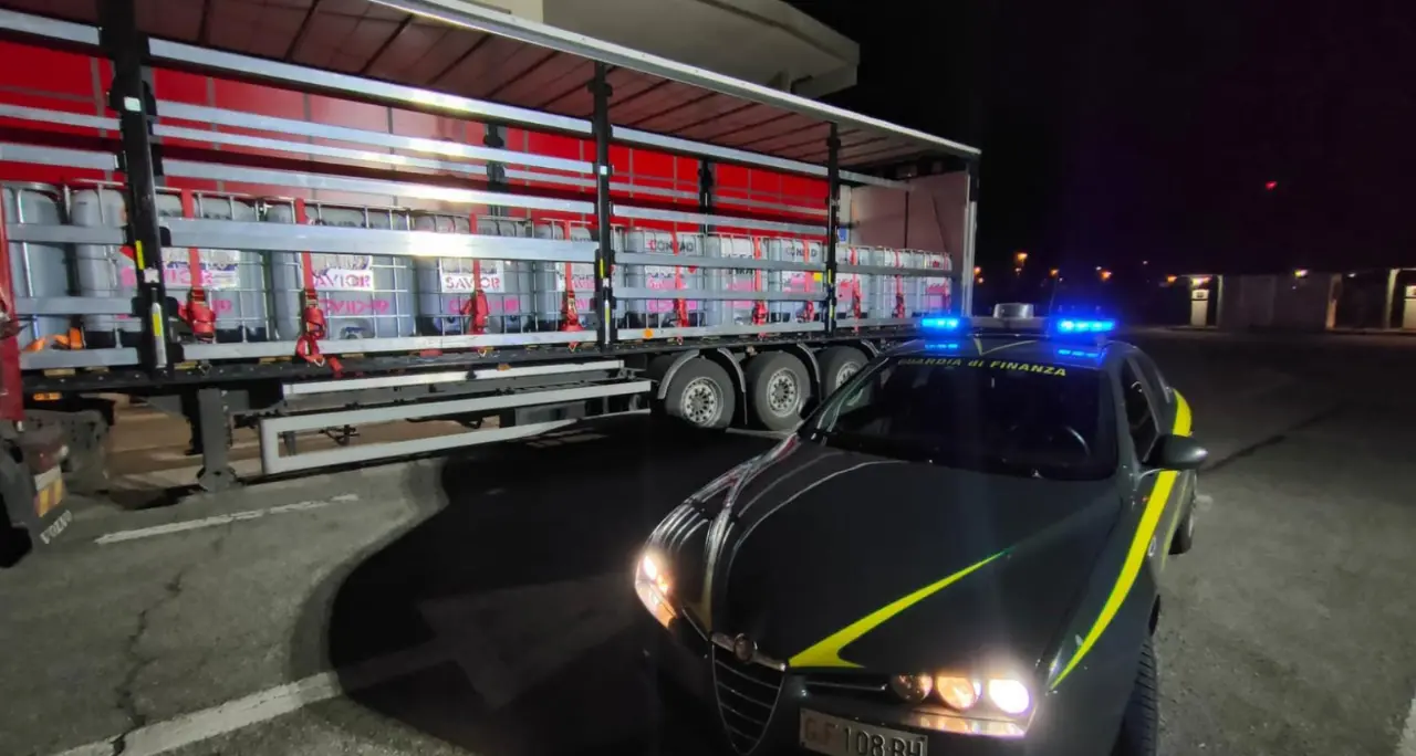 Sequestrati 24mila litri di alcol spacciato per disinfettante: era stato acquistato da una società di Reggio Calabria\n