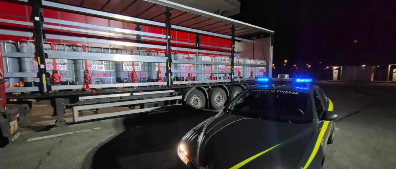 Sequestrati 24mila litri di alcol spacciato per disinfettante: era stato acquistato da una società di Reggio Calabria\n