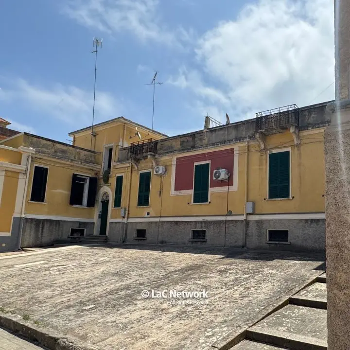 Tropea, 19 famiglie senz’acqua da mesi dopo la deviazione della condotta storica: «È l’unica fonte che abbiamo»\n
