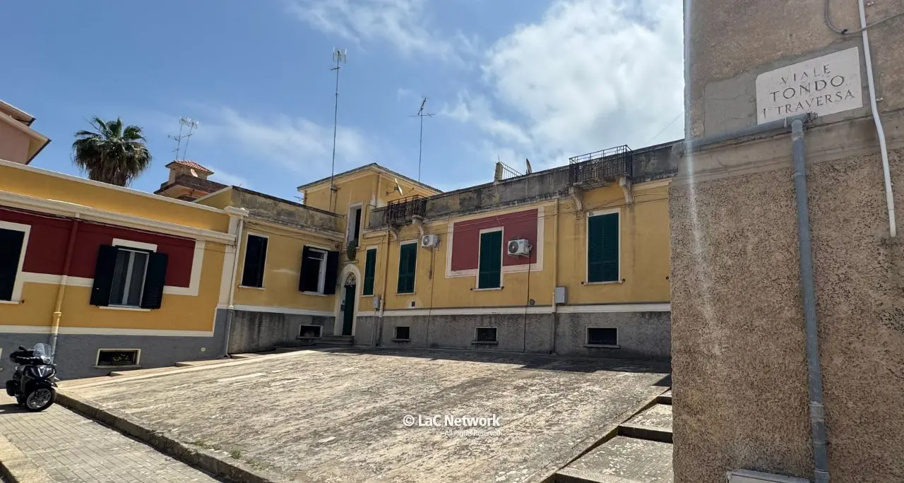 Tropea, 19 famiglie senz’acqua da mesi dopo la deviazione della condotta storica: «È l’unica fonte che abbiamo»\n