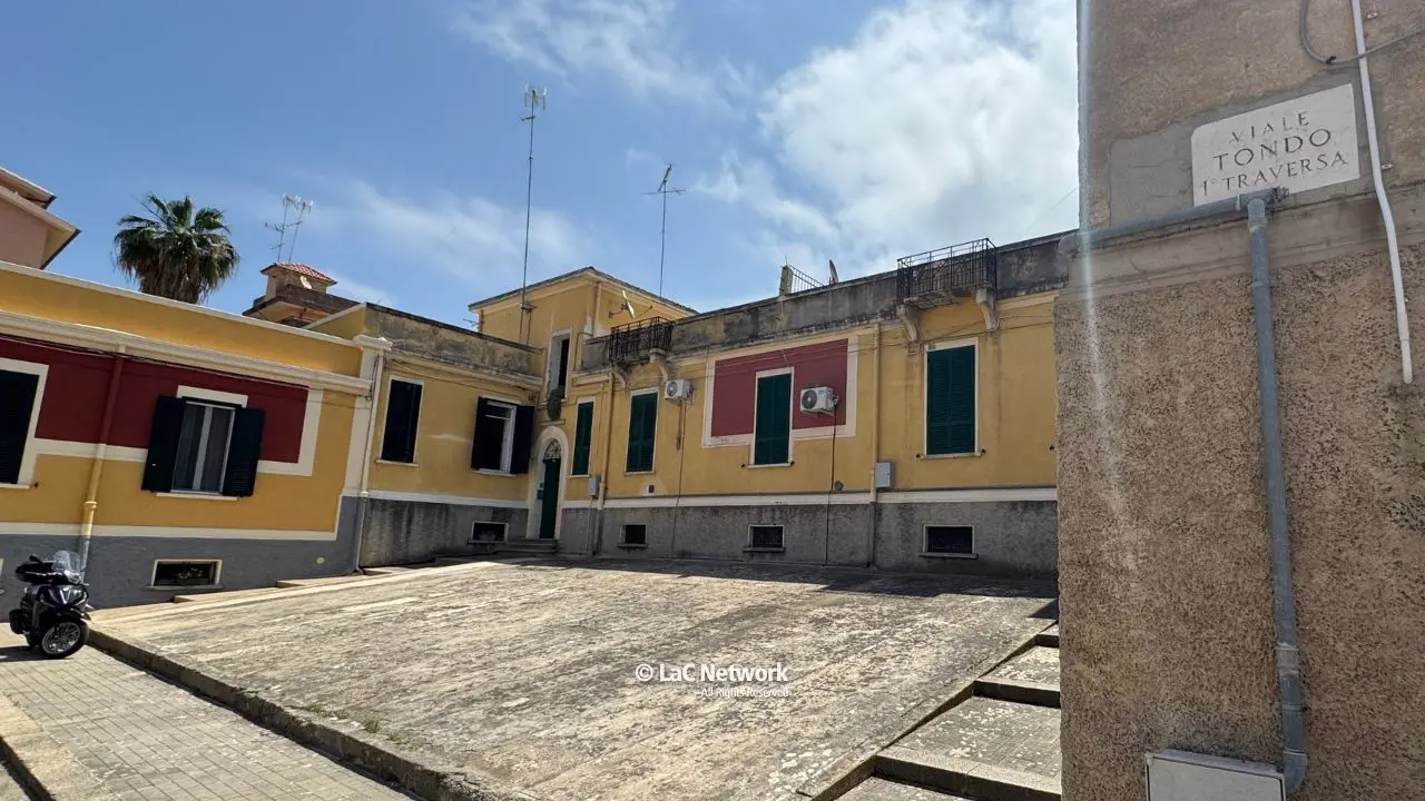 Tropea, 19 famiglie senz’acqua da mesi dopo la deviazione della condotta storica: «È l’unica fonte che abbiamo»\n