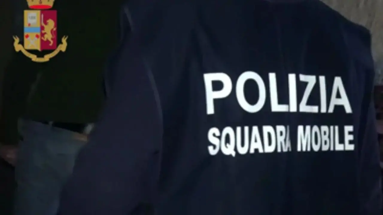 Droga ed estorsione, blitz della Polizia a Cosenza: eseguite otto misure cautelari