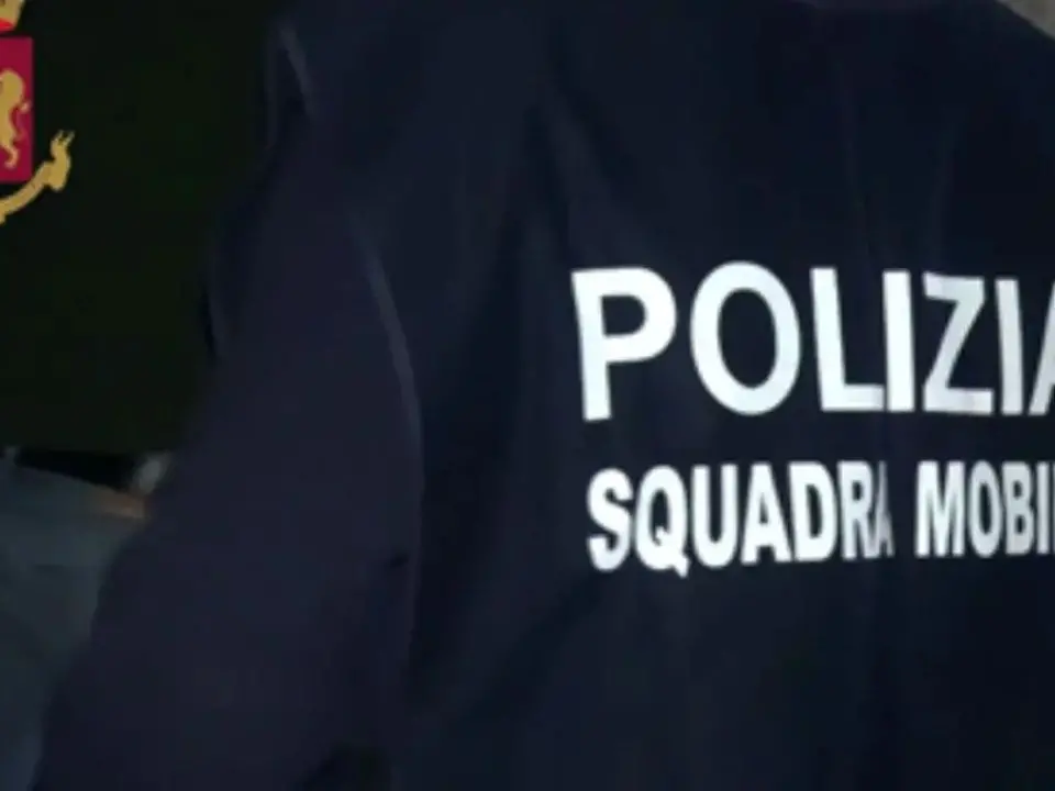 Droga ed estorsione, blitz della Polizia a Cosenza: eseguite otto misure cautelari