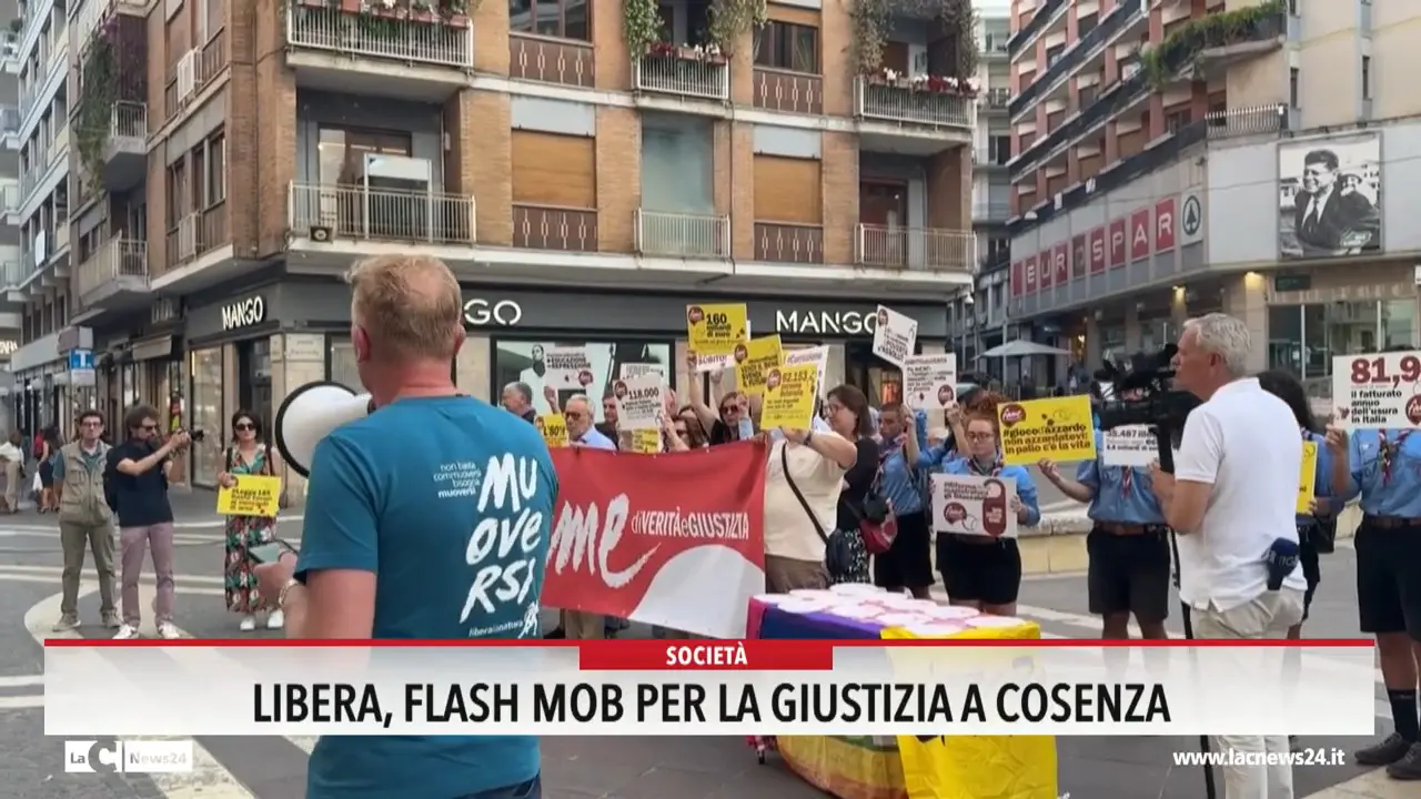 Libera, flash mob per la giustizia a Cosenza