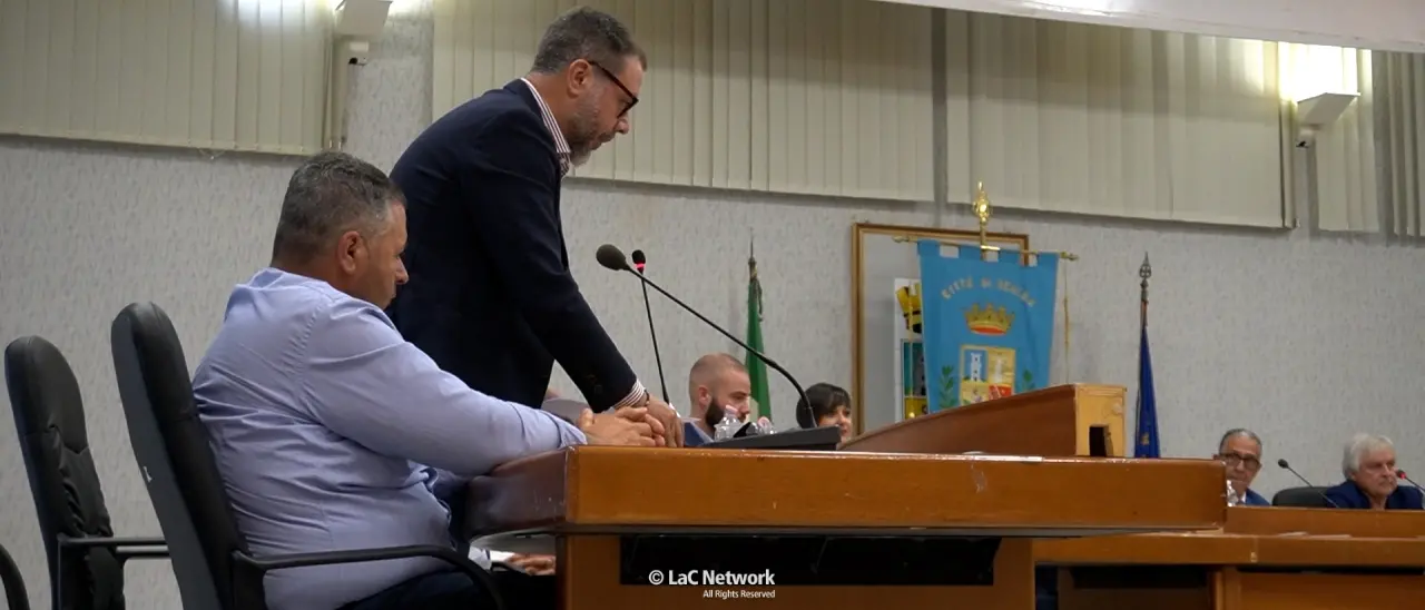 Scalea, insediamento con polemiche per il sindaco Russo: per il predecessore Perrotta era incandidabile\n