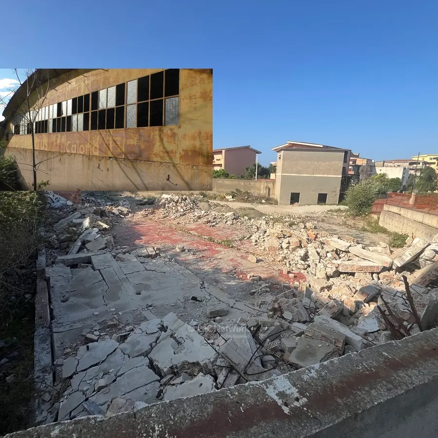 Reggio, avviata la bonifica dell’amianto nel sito dell’ex fabbrica agrumaria Italcitrus: demolito il capannone\n