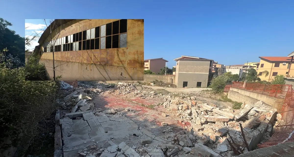 Reggio, avviata la bonifica dell’amianto nel sito dell’ex fabbrica agrumaria Italcitrus: demolito il capannone\n