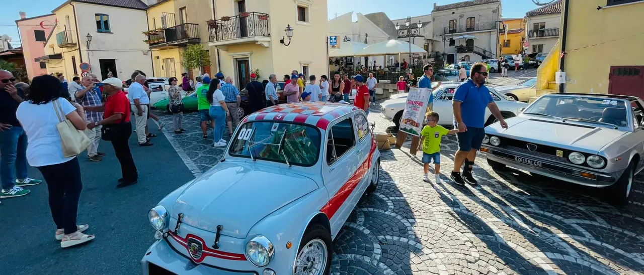 Gran premio dell’Arberia: la passione coinvolge tutti tra motori, storia e identità\n