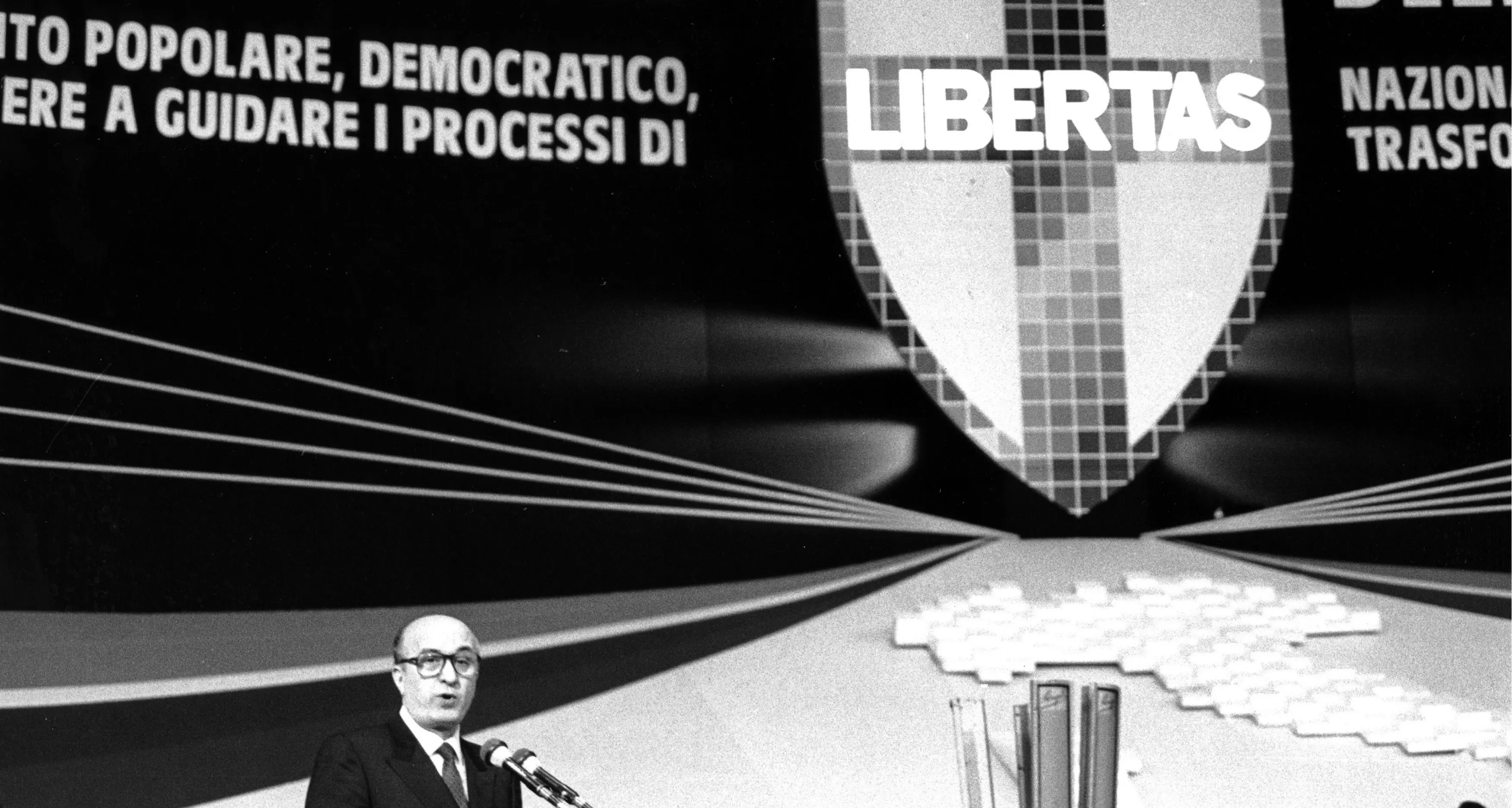 La scomparsa della Democrazia Cristiana e i\u00A030 anni di fallimenti dei piccoli partiti di centro che volevano sostituirla\n