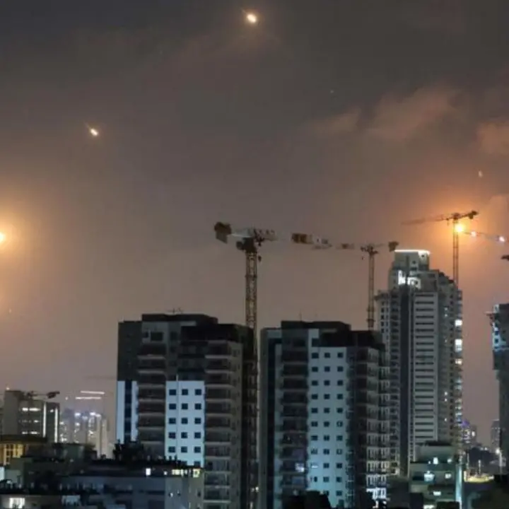 Altra notte di guerra in Medio Oriente: Israele colpisce, Teheran minaccia gli USA e Trump risponde\n