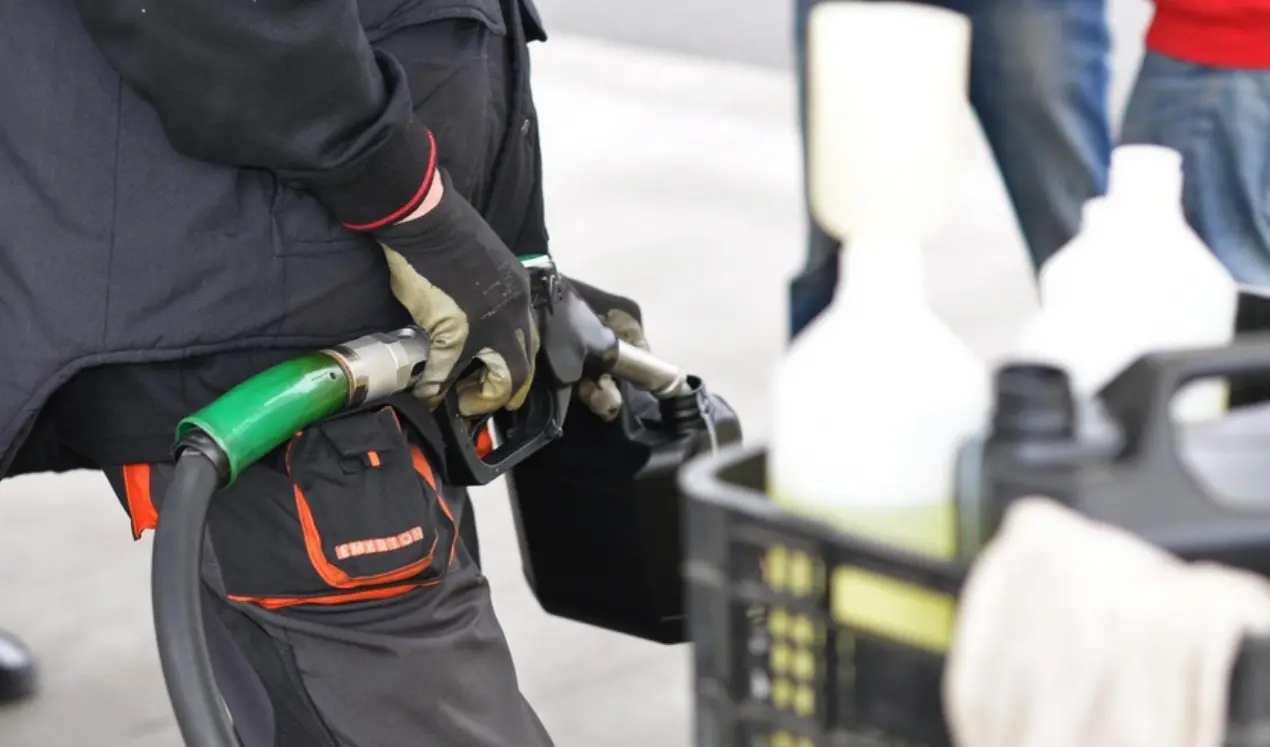 Israele colpisce l’Iran, il petrolio vola a +6%: rischio inflazione globale e nuova crisi energetica\n