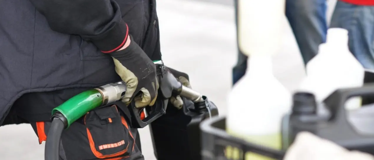 Israele colpisce l’Iran, il petrolio vola a +6%: rischio inflazione globale e nuova crisi energetica\n