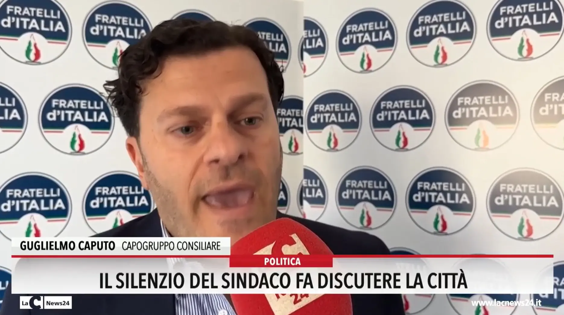Corigliano Rossano, il silenzio del sindaco fa discutere la città