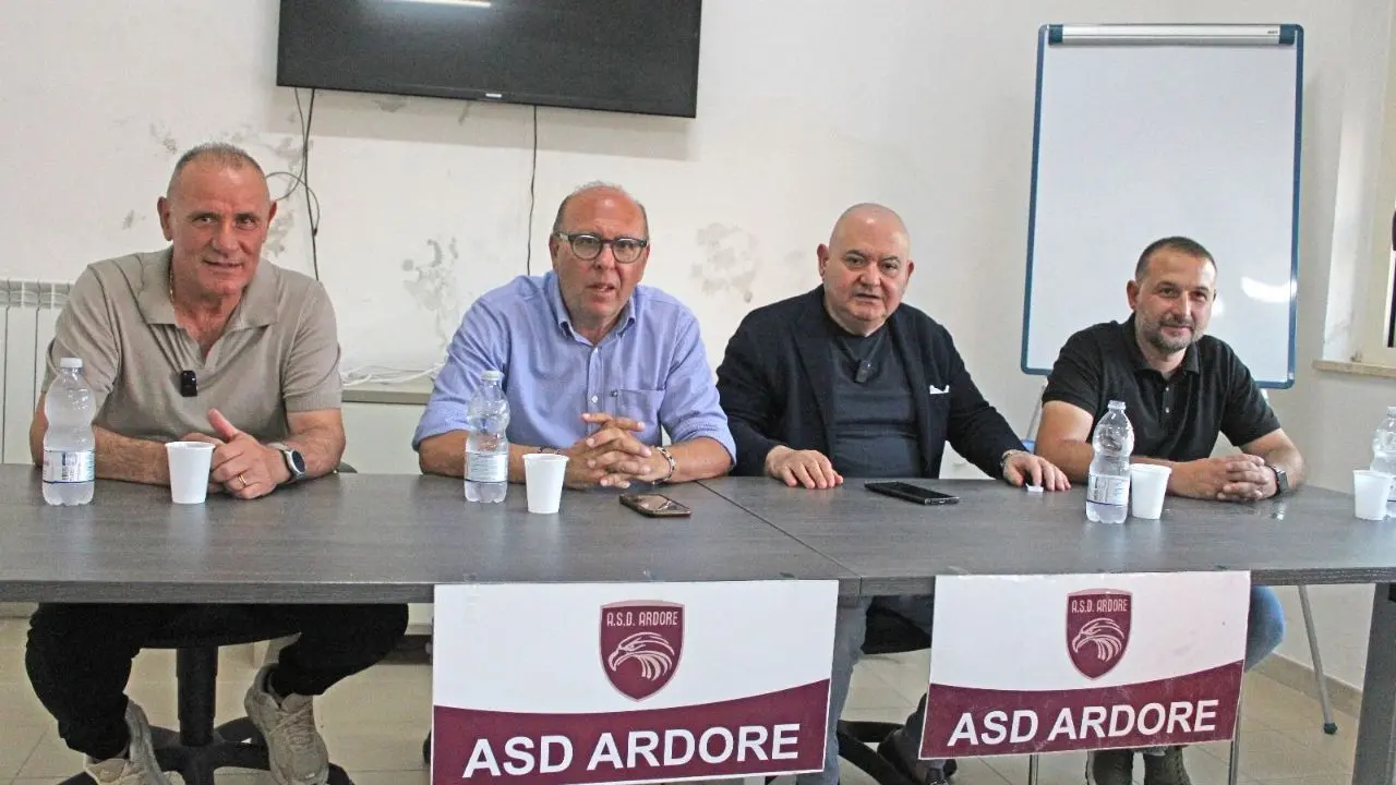 Ardore, si presenta il nuovo tecnico Maurizio Panarello: «Non prometto nulla, ma solo chi cade può risorgere»\n