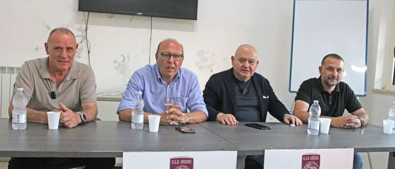 Ardore, si presenta il nuovo tecnico Maurizio Panarello: «Non prometto nulla, ma solo chi cade può risorgere»\n
