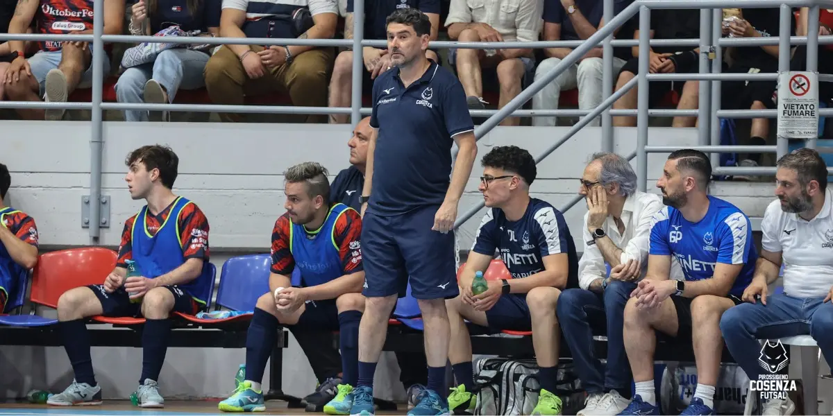 Pirossigeno Cosenza, saluta l’artefice della salvezza: ufficiale la separazione con mister Ibanes\n
